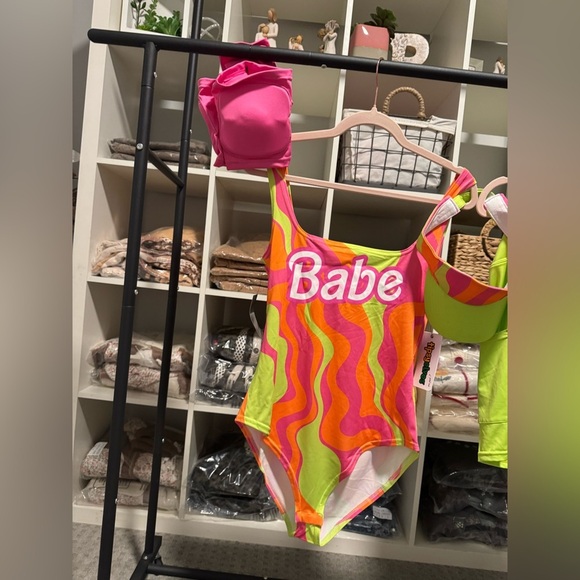 Women’s Malibu Barbie Halloween costume - Picture 4 of 7